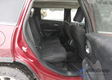 2016 Jeep Cherokee Latitude z USA, uszkodzony, nr VIN 1C4PJMCS1GW268112